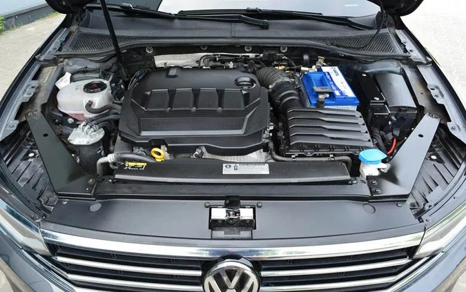 Volkswagen Passat cena 79900 przebieg: 123000, rok produkcji 2019 z Raciąż małe 562